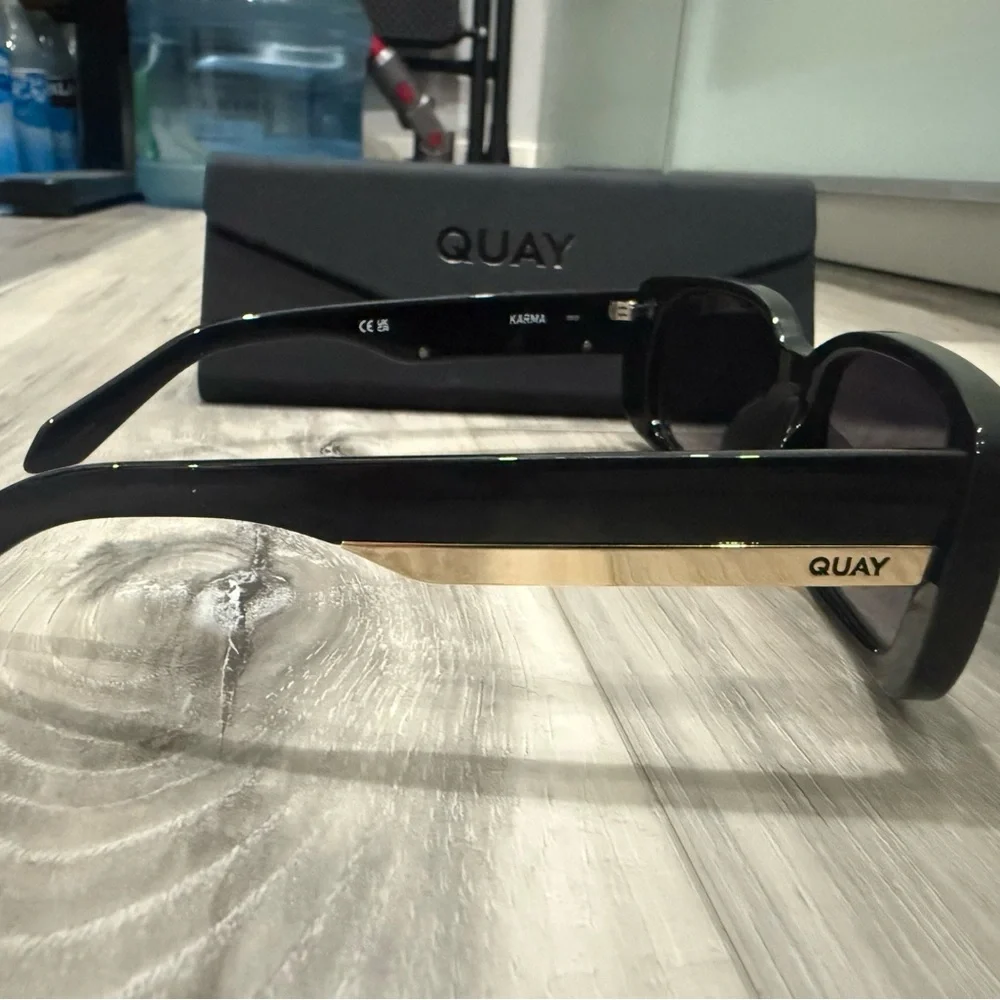 Quay Black Sunglasses - Picture 4 of 6